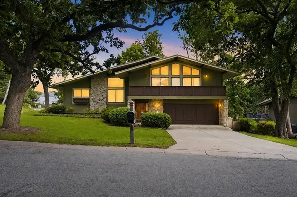 11703 W 102nd PL, Overland Park, KS 66214