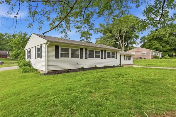 907 NE 61st ST, Kansas City, MO 64118