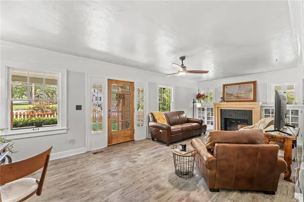 6014 Antioch RD, Merriam, KS 66202