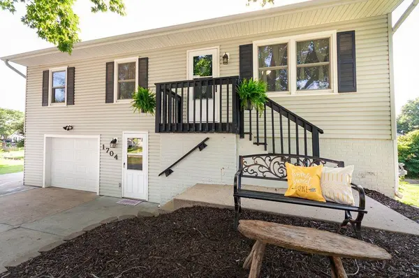 1704 Beverly CIR, Harrisonville, MO 64701