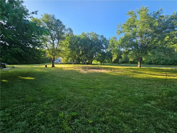 611 W Samuel ST, Hamilton, MO 64644