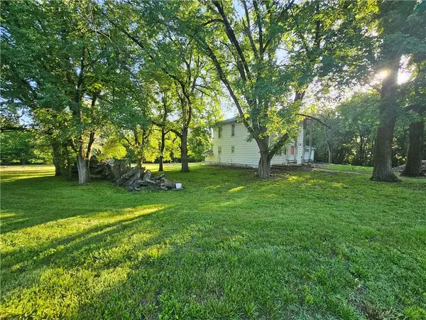 611 W Samuel ST, Hamilton, MO 64644