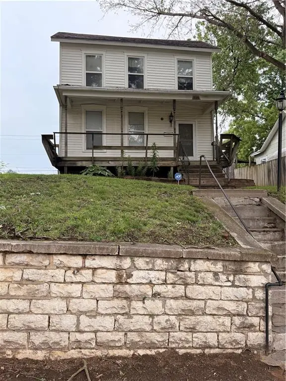 1917 Jones ST, St Joseph, MO 64501