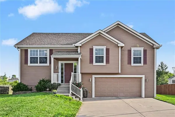 502 Lake Meadows DR,  Smithville,  MO 64089