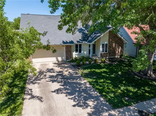 9760 W 101st TER, Overland Park, KS 66212