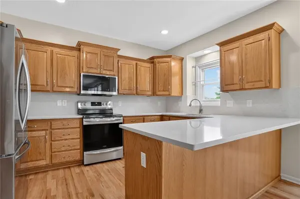 6695 NW Nevada AVE, Parkville, MO 64152