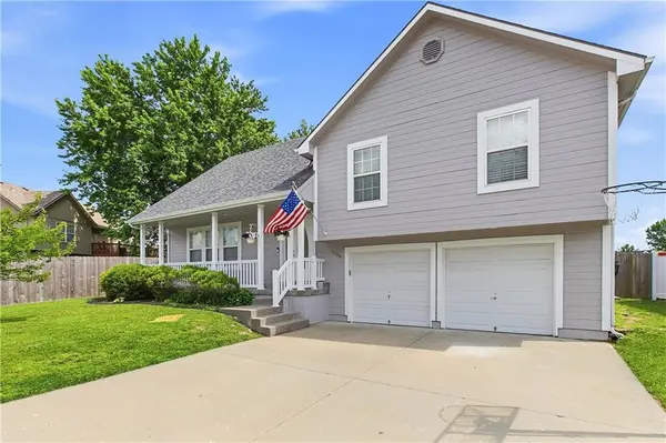 1105 NW LONG DR, Grain Valley, MO 64029