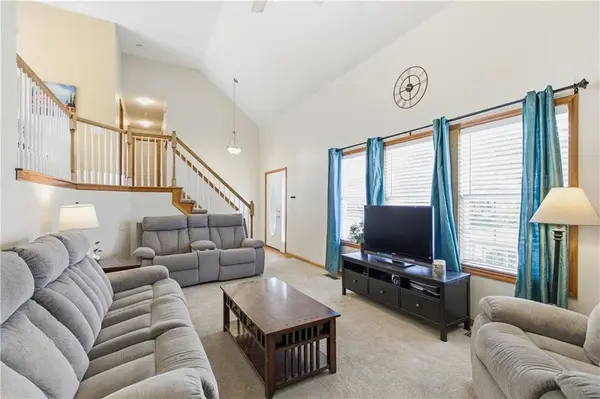 1105 NW LONG DR, Grain Valley, MO 64029