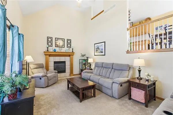 1105 NW LONG DR, Grain Valley, MO 64029