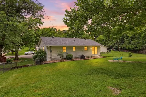 10601 Walrond AVE, Kansas City, MO 64137