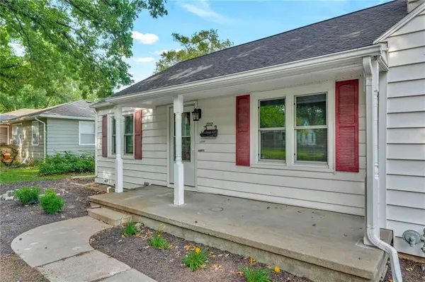 2212 SW Burnett RD, Topeka, KS 66614