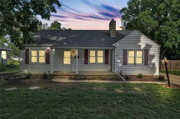 2212 SW Burnett RD, Topeka, KS 66614