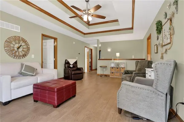 415 NE 101st ST, Kansas City, MO 64155