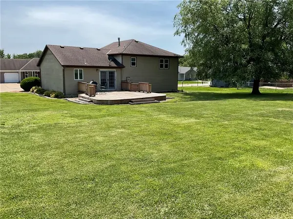 1103 E 2nd TER, Cameron, MO 64429
