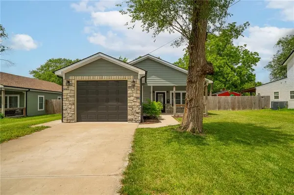 606 Retan AVE, Osawatomie, KS 66064