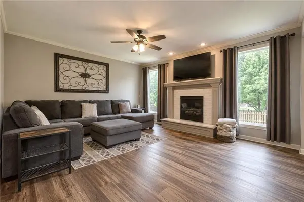 24020 W 80th ST, Lenexa, KS 66227