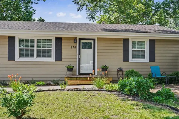 218 Cedarlane DR, Wellsville, KS 66092