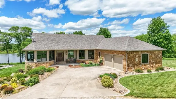 1672 N 1 RD, Baldwin City, KS 66006