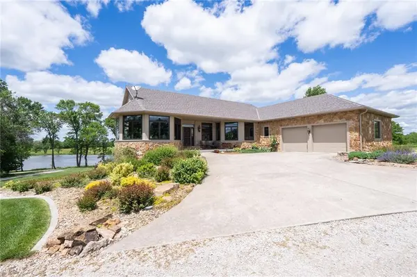 1672 N 1 RD, Baldwin City, KS 66006