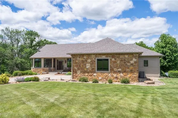 1672 N 1 RD, Baldwin City, KS 66006