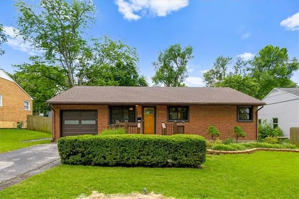 6305 W 82nd TER, Overland Park, KS 66204