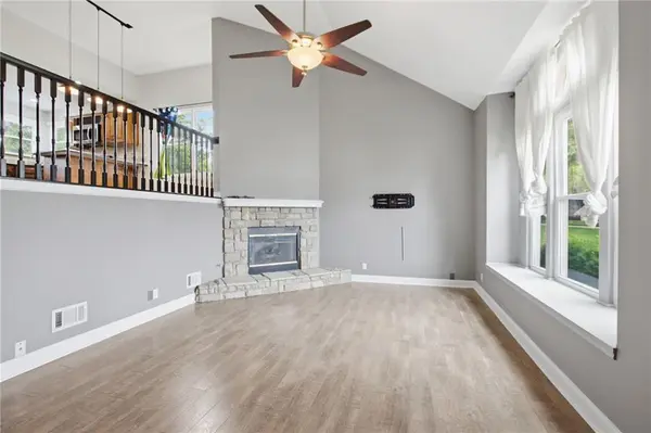 21607 W 51st ST, Shawnee, KS 66226