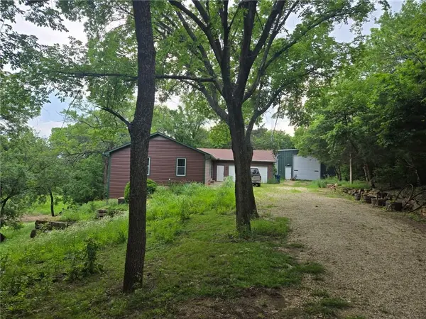1619 E 318th RD,  Lecompton,  KS 66050