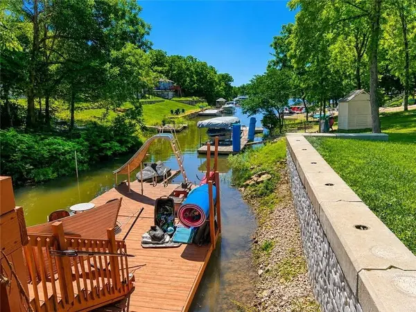 321 W Sugar Lake DR, Mound City, KS 66056