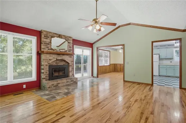 31901 S State Route T HWY, Garden City, MO 64747