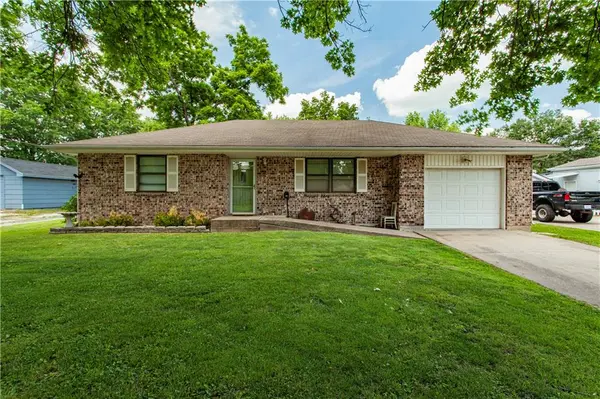 203 W Phillips ST,  Odessa,  MO 64076