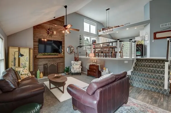 104 NE Eastwood DR, Blue Springs, MO 64014