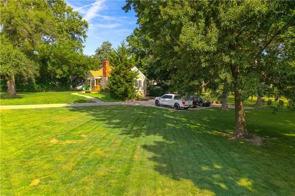 3110 NE Vivion RD, Kansas City, MO 64119