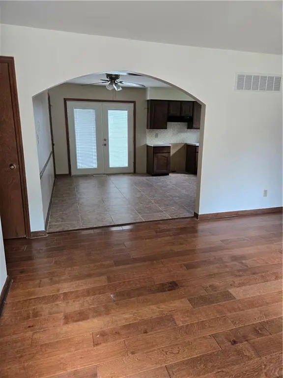 802 N King AVE, Harrisonville, MO 64701