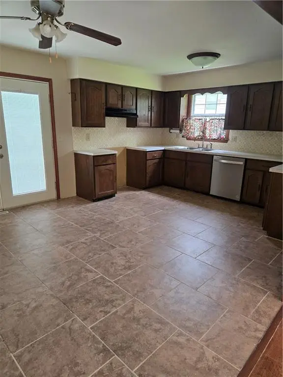 802 N King AVE, Harrisonville, MO 64701
