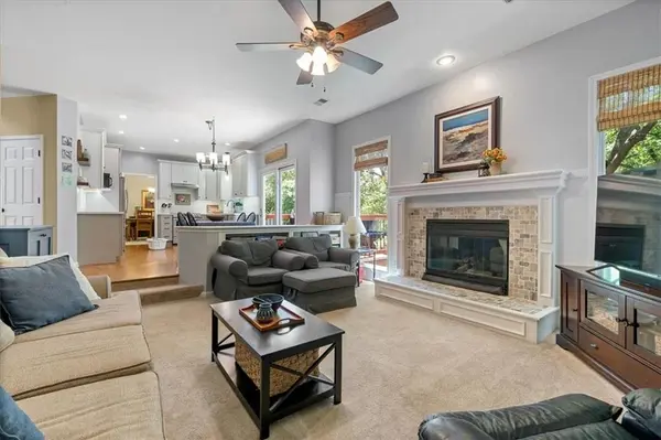 14913 W 124th TER, Olathe, KS 66062