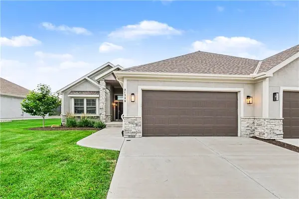 21739 W 116th TER, Olathe, KS 66061