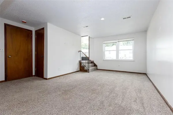 7505-7507 NW 82nd ST, Kansas City, MO 64152