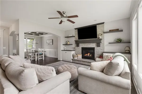 9196 Green RD, Lenexa, KS 66227