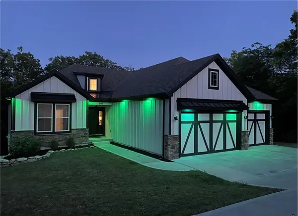 1807 SW Cemetery RD, Oak Grove, MO 64075