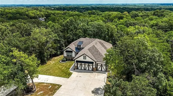 1807 SW Cemetery RD, Oak Grove, MO 64075
