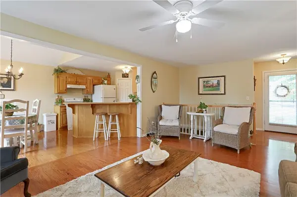 402 POPLAR ST, Peculiar, MO 64078