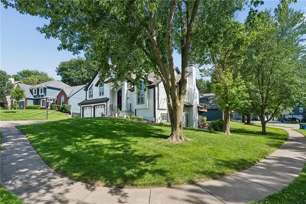 723 Cottonwood LN, Liberty, MO 64068