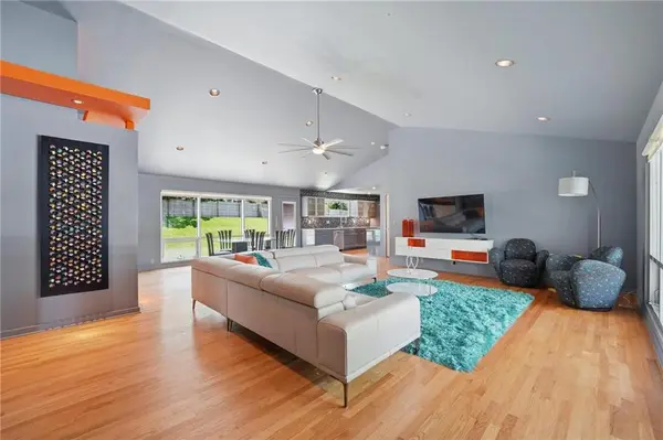 6723 W 66th ST, Overland Park, KS 66202