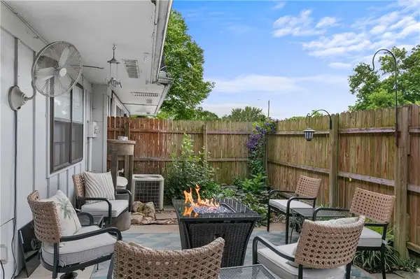 8019 E 130 CT #E, Grandview, MO 64030