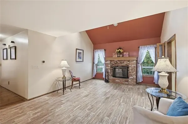 107 Willow DR, Lansing, KS 66043