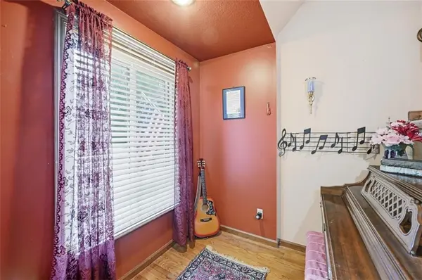 107 Willow DR, Lansing, KS 66043