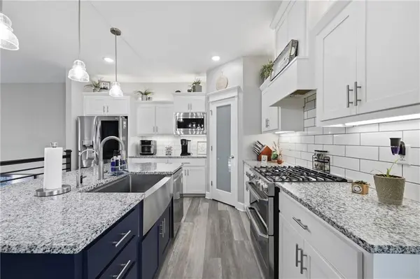 1809 NW Nicholas DR, Grain Valley, MO 64029