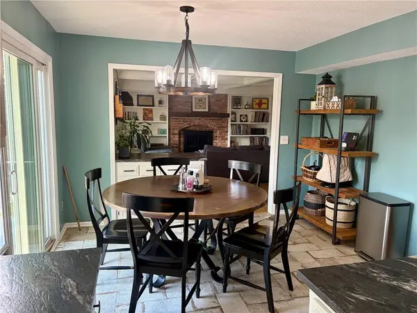 15507 W 94th TER, Lenexa, KS 66219