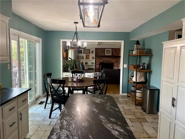 15507 W 94th TER, Lenexa, KS 66219