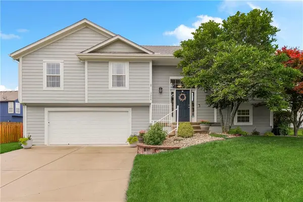 3208 SW Damon LN, Lee's Summit, MO 64082